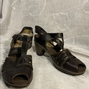 NWOT Merrell stable heel leather comfortable peep toe shoes